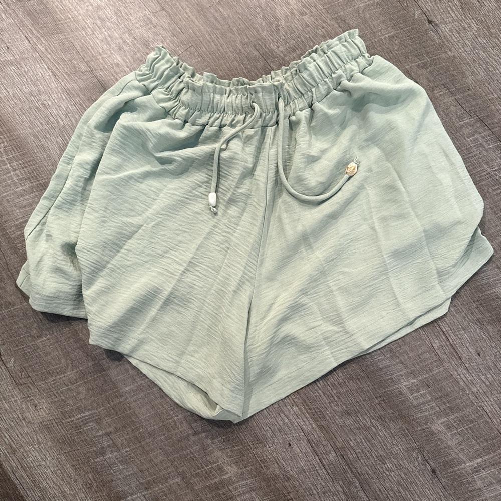 Green Athletic Shorts with Elastic Waistband and Curved Hems